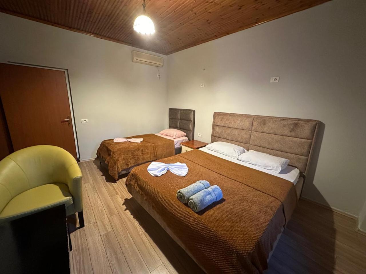 Eden Hostel Tirana Exterior photo