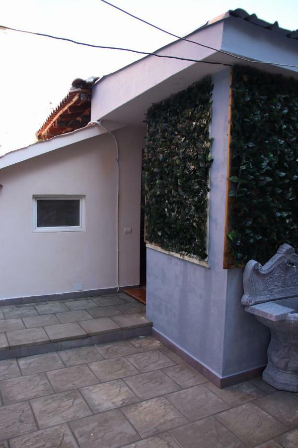 Eden Hostel Tirana Exterior photo
